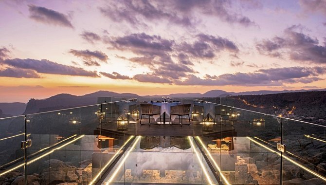 Außenbereich bei Dämmerung