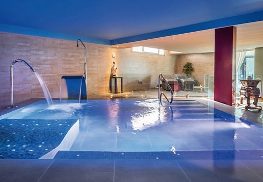 Wellnessbereich mit Pool