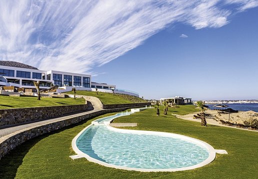 Zimmer und Pool auf der Meerseite