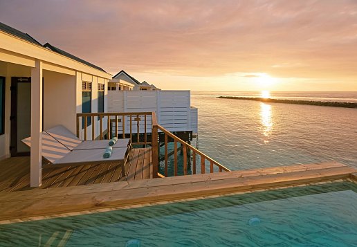 Privater Pool und Veranda direkt über dem Meer