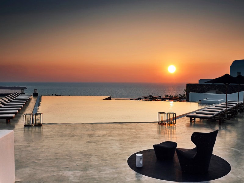 Pool bei Sonnenuntergang